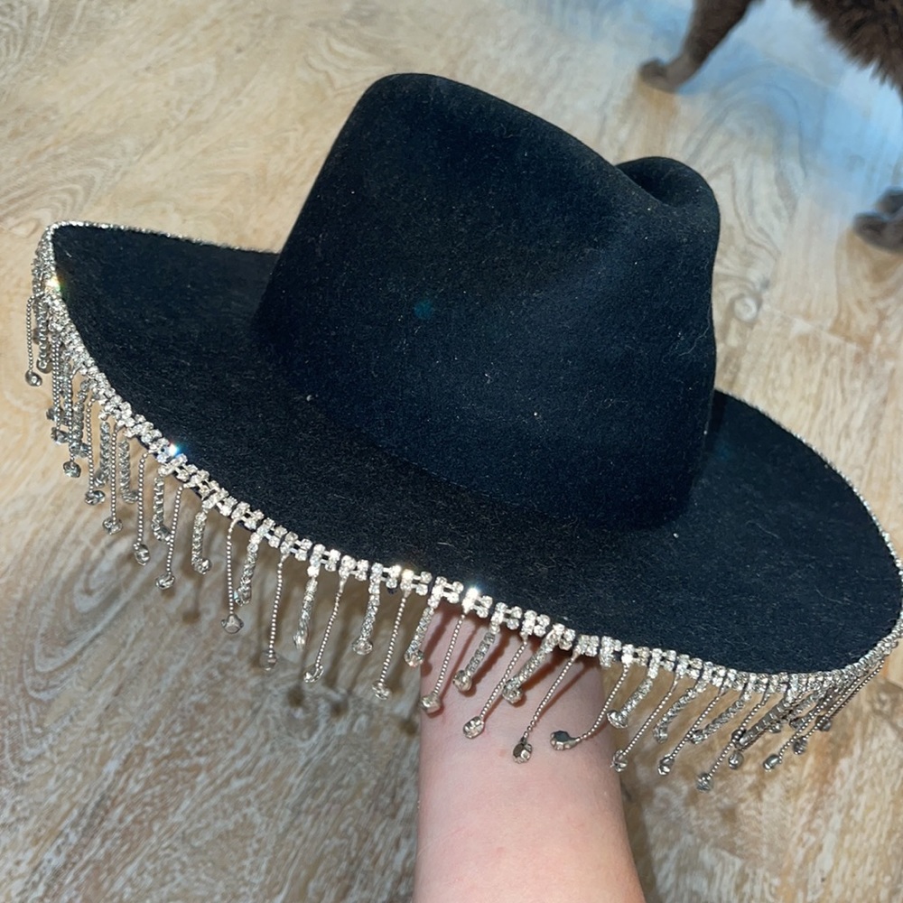 DOLLY BLACK COWBOY
FRINGE HAT - Picture 5 of 10